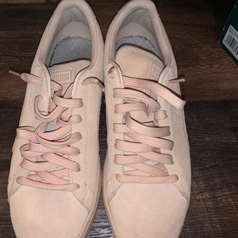 All suede pumas
